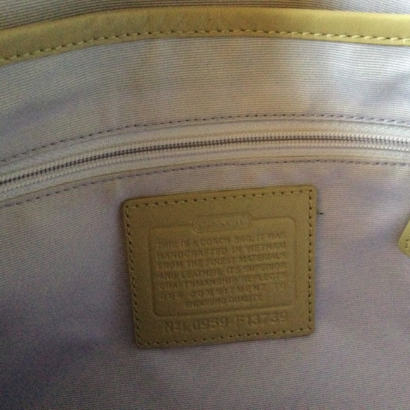 New Coach Signature Handbag - Picture 4 of 5